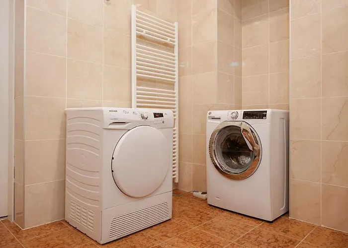 16 Guests I 4br I Near Danube I 5 Min To U1 Διαμέρισμα