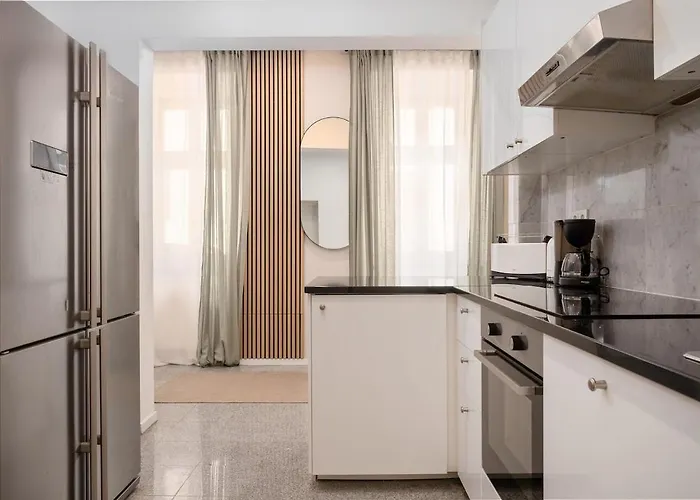16 Guests I 4br I Near Danube I 5 Min To U1 *